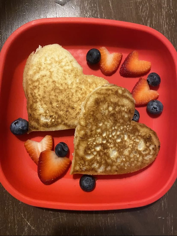 Nonstick Heart Pancake/Egg Rings For Whipping Up Adorable Breakfast Treats That'll Make Your Kiddos Swoon - Spreading The Love Has Never Been Easier!