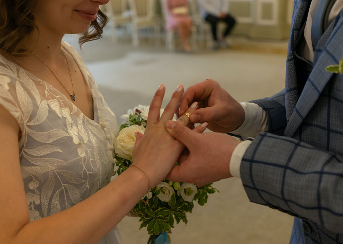 26 Of The Craziest “Speak Now Or Forever Hold Your Peace” Objections Witnessed By Officiants