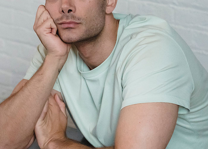 “The Wedding Was Called Off”: Guy Gets Punched In The Face After A Friend Confesses Her Love “The Wedding Was Called Off”: Guy Gets Punched In The Face After A Friend Confesses Her Love