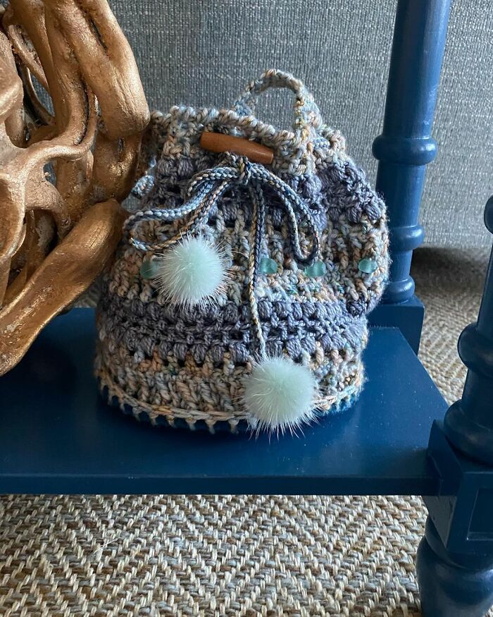 Stranger Makes Baby A Beanie On Flight, Kind Gesture Touches Millions, Including Michelle Obama Stranger Makes Baby A Beanie On Flight, Kind Gesture Touches Millions, Including Michelle Obama