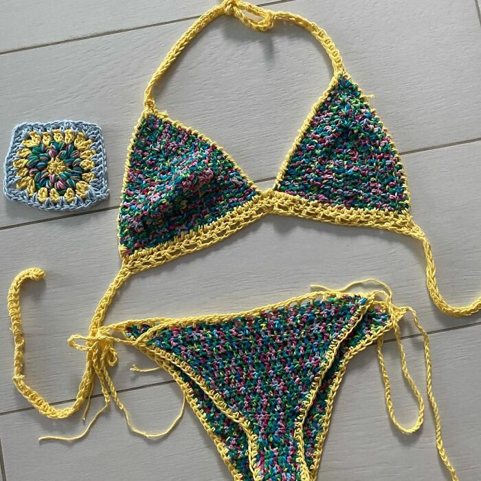 Stranger Makes Baby A Beanie On Flight, Kind Gesture Touches Millions, Including Michelle Obama Stranger Makes Baby A Beanie On Flight, Kind Gesture Touches Millions, Including Michelle Obama