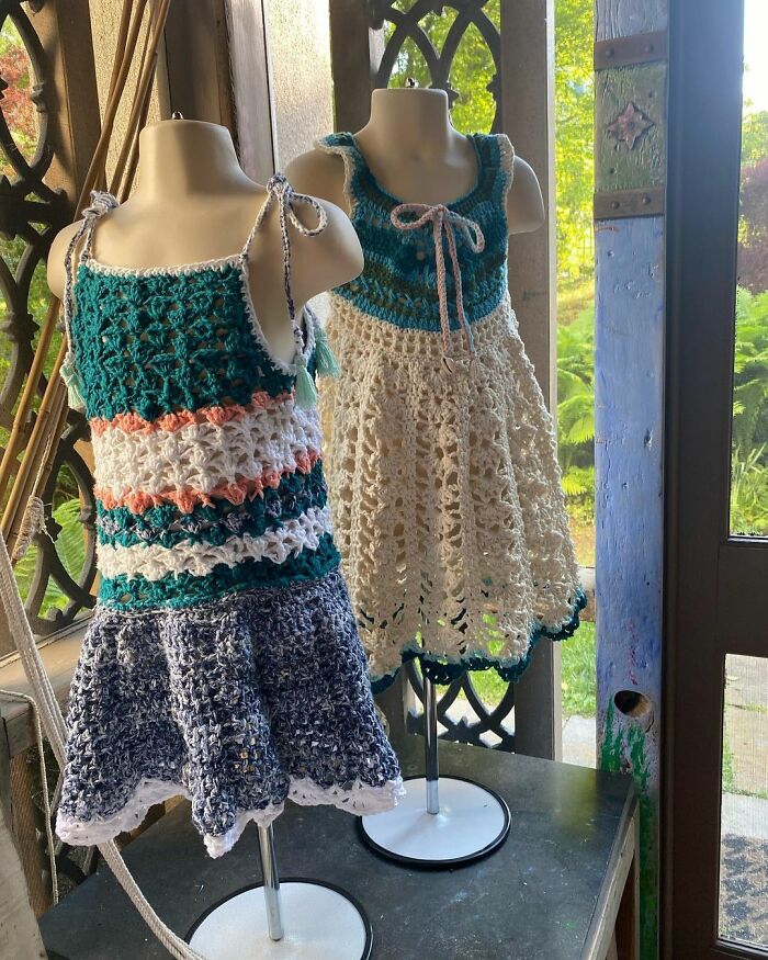 Stranger Makes Baby A Beanie On Flight, Kind Gesture Touches Millions, Including Michelle Obama Stranger Makes Baby A Beanie On Flight, Kind Gesture Touches Millions, Including Michelle Obama