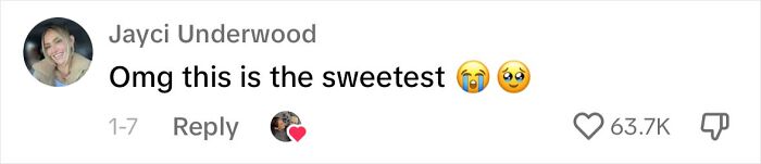 Stranger Makes Baby A Beanie On Flight, Kind Gesture Touches Millions, Including Michelle Obama Stranger Makes Baby A Beanie On Flight, Kind Gesture Touches Millions, Including Michelle Obama