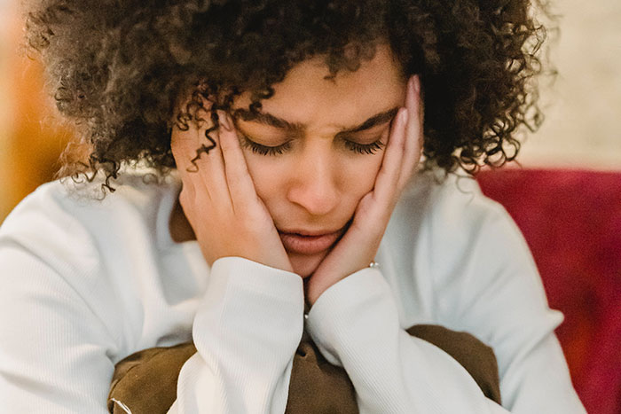 "I Would Have No Patience": Woman With Emetophobia Shares What Goes On In Her Family Group Chat