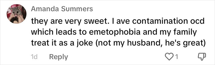 "I Would Have No Patience": Woman With Emetophobia Shares What Goes On In Her Family Group Chat