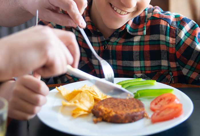 20 Ejemplos terribles de padres sobreprotectores