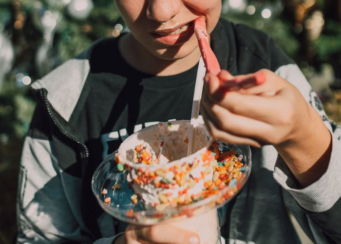 “I Am Starving Him”: Teen Flips Out Over Reduced Food Portions, People Online Take His Side - 1