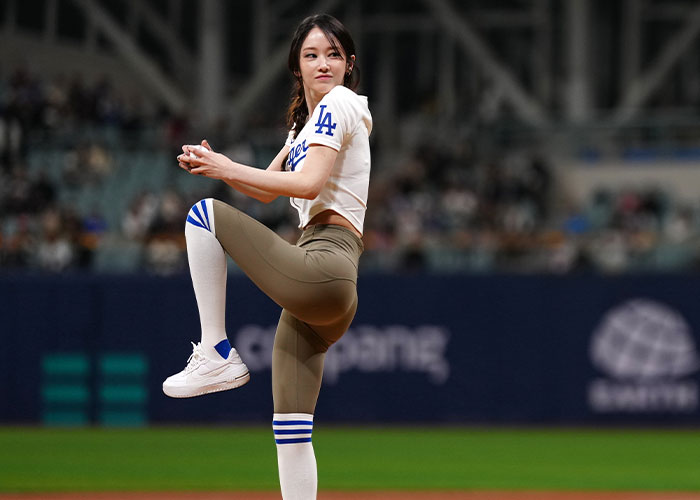“Men Being Men”: Dodgers Baseball Players’ Reaction To Korean Actress’ First Pitch Goes Viral “Men Being Men”: Dodgers Baseball Players’ Reaction To Korean Actress’ First Pitch Goes Viral