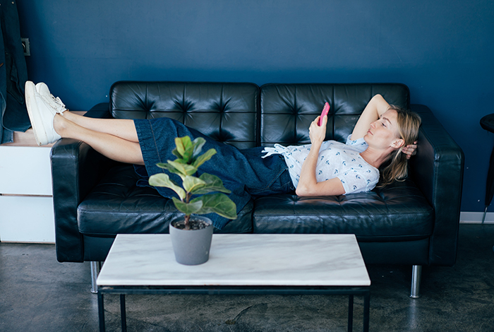 Man Hides A Camera In The House To Prove His Stay-At-Home Wife Is Lazy And Worthless