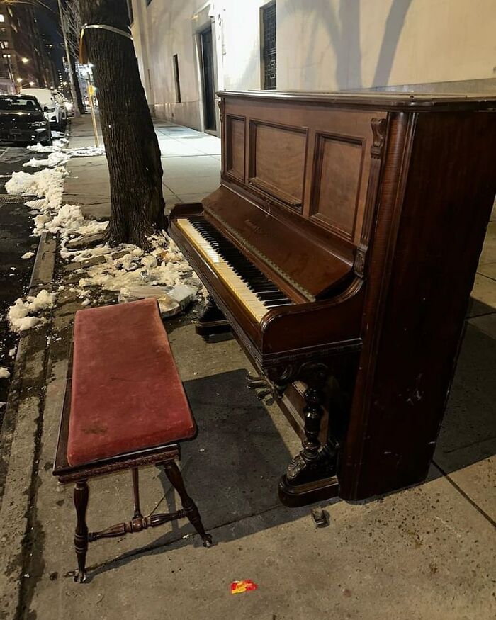 It’s Still There!!! West 25th St B/W 7th & 8th Ave In Chelsea 