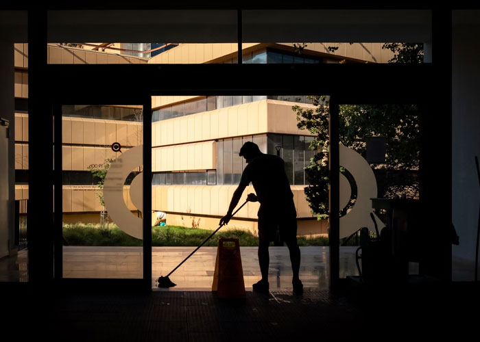 30 People Share Examples Of People Blindly Wasting Money When They Think They're Saving