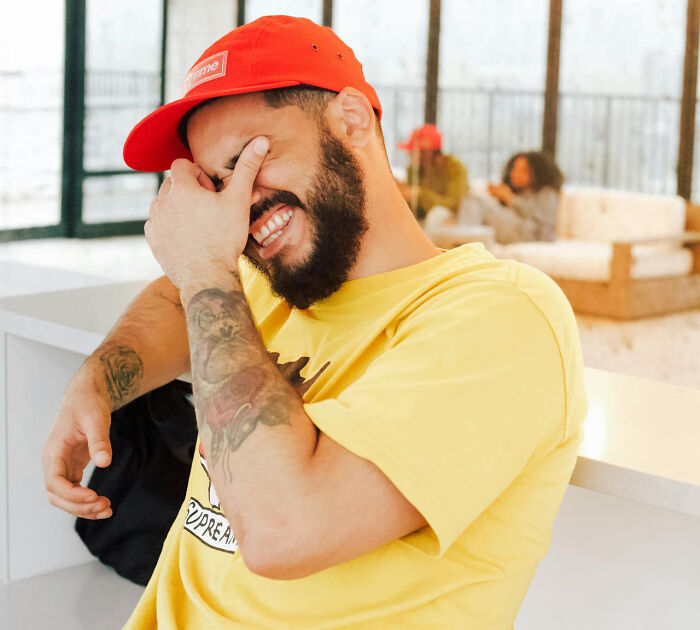 20 Tendencias vergonzosas y molestas que se han colado en nuestra vida diaria