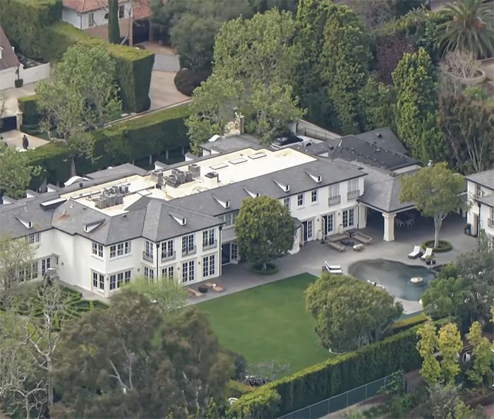 P. Diddy’s Private Jet Has Just Left The US After His Home Was Raided As Part Of A Federal Investigation P. Diddy’s Private Jet Has Just Left The US After His Home Was Raided As Part Of A Federal Investigation