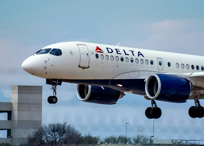 After Delta Agent Scolds Passenger For Taking A Banana, Others Launch Hilarious Mass Protest