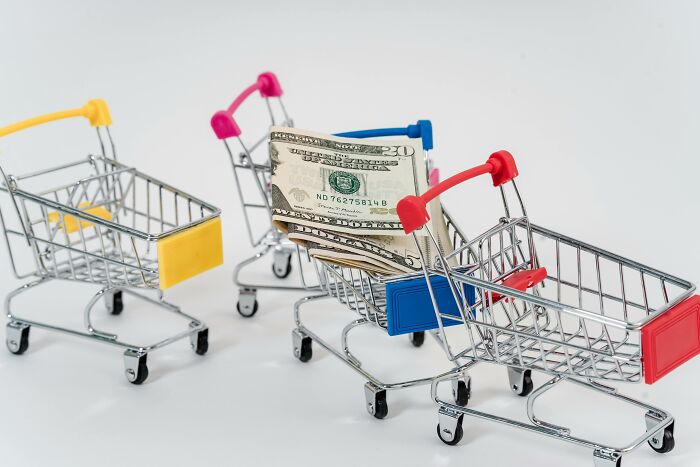 36 Feminine Habits Guys Had No Clue About Until They Started Dating Or Even Got Married - 14