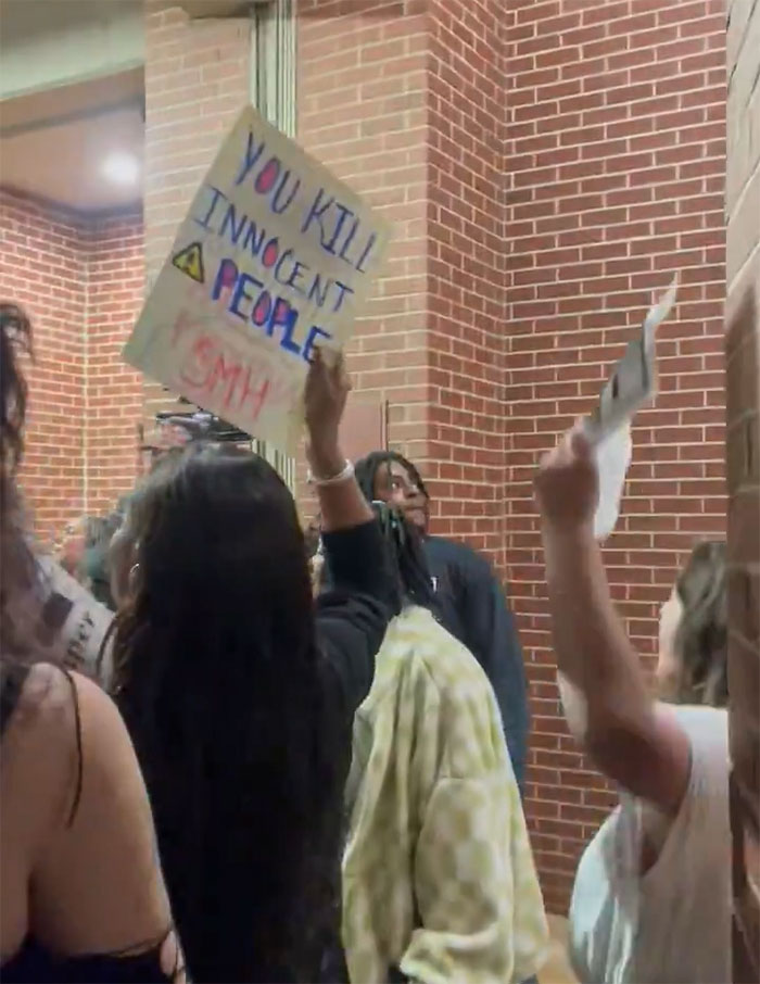 Students Boo Kyle Rittenhouse Off Stage In &ldquo;Humiliating&rdquo; TPUSA Event At University Of Memphis