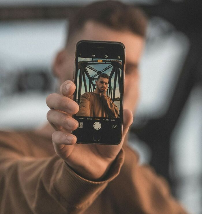 20 Tendencias vergonzosas y molestas que se han colado en nuestra vida diaria