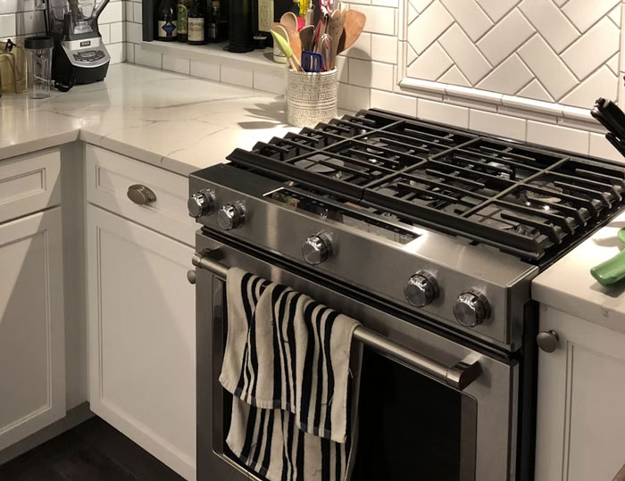 14 Y.O. Boy Expects 15 Y.O. Sister To Make Him Lunch, Blames Her For Letting Him Starve 14 Y.O. Boy Expects 15 Y.O. Sister To Make Him Lunch, Blames Her For Letting Him Starve