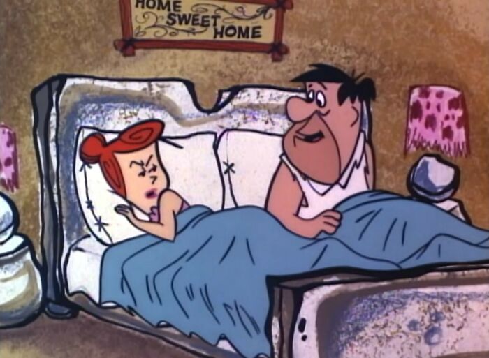 34 Behaviors That Creep People Out Now But Once Were Considered Romantic, As Pointed Out Online