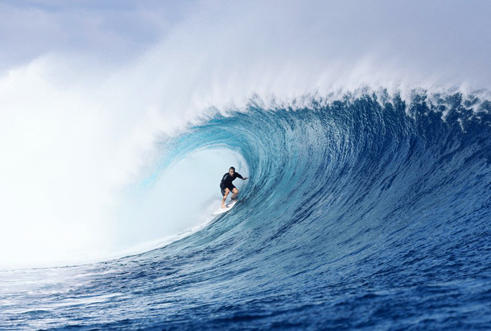 Huge Wave Caused By A Storm Attracted Surfers In Different Parts Of The World To Ride It Together Huge Wave Caused By A Storm Attracted Surfers In Different Parts Of The World To Ride It Together