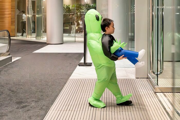 Lucky Coincidences: 20 Perfectly Timed Pictures Taken By Edas Wong (New Pics)