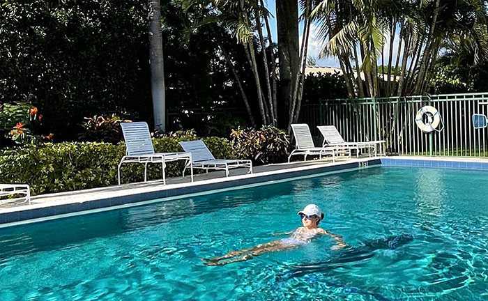 Woman, Aged 32, Has To Be “People-Ready At Any Time” After Moving Into Senior Community Woman, Aged 32, Has To Be “People-Ready At Any Time” After Moving Into Senior Community