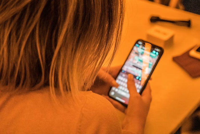 Woman Texts Husband’s Best Friend Pretending To Be Him, She Falls Right Into Her Trap - 7