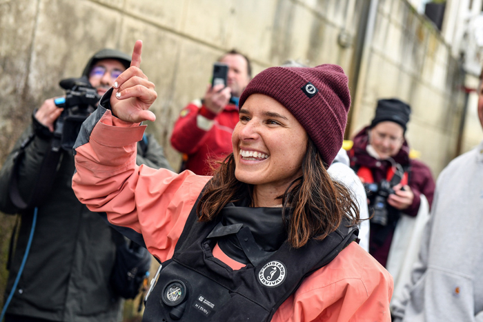 A Remarkable Woman&rsquo;s Quest Over The Ocean: The First American Woman To Sail Around The World Solo