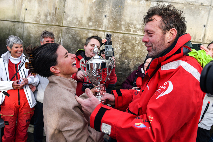 A Remarkable Woman&rsquo;s Quest Over The Ocean: The First American Woman To Sail Around The World Solo