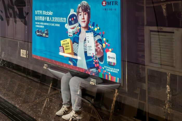 Lucky Coincidences: 20 Perfectly Timed Pictures Taken By Edas Wong (New Pics)