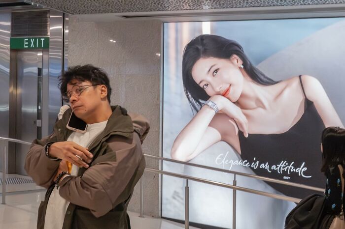 Lucky Coincidences: 20 Perfectly Timed Pictures Taken By Edas Wong (New Pics)