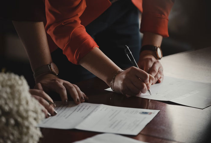 Woman Learns Husband Is Sleeping With Her Cousin, Ensures They Both Live To Regret It Woman Learns Husband Is Sleeping With Her Cousin, Ensures They Both Live To Regret It