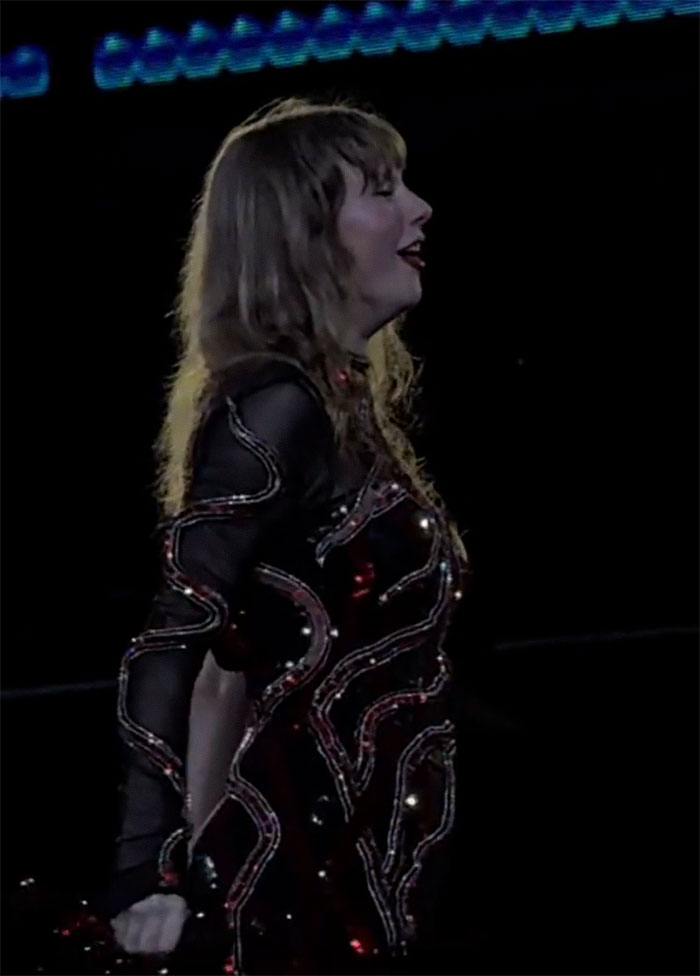 Fans Express Concern As Taylor Swift Battles Coughing Fit During Singapore Concert Fans Express Concern As Taylor Swift Battles Coughing Fit During Singapore Concert