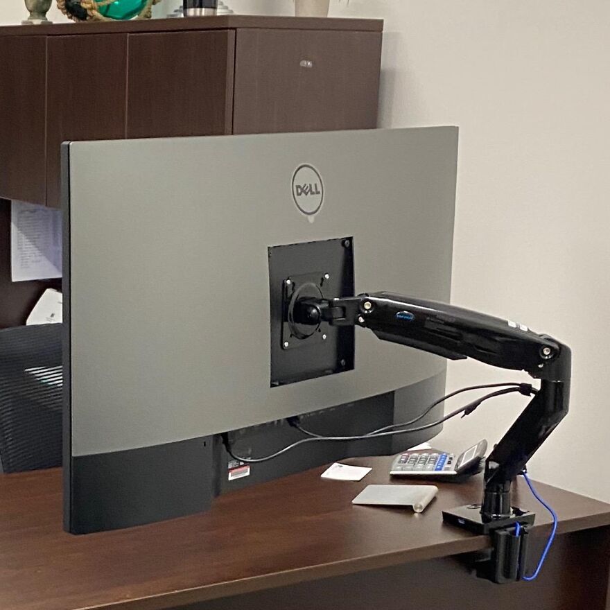 Maximize Desk Space: Ultrastrong Single Monitor Arm With Convenient USB And Versatile Mounting