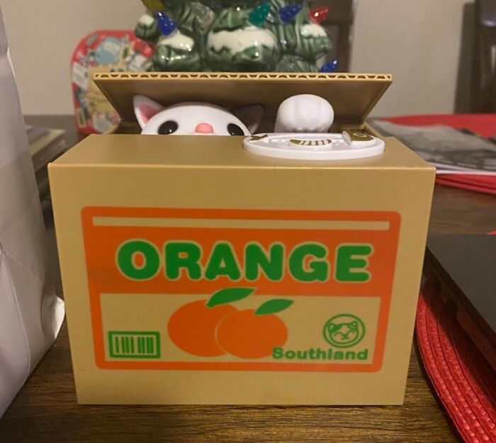 Playful Saving With The Stealing Coin Cat Box: A Clever Piggy Bank That Adds A Dash Of Fun To Your Savings Routine!