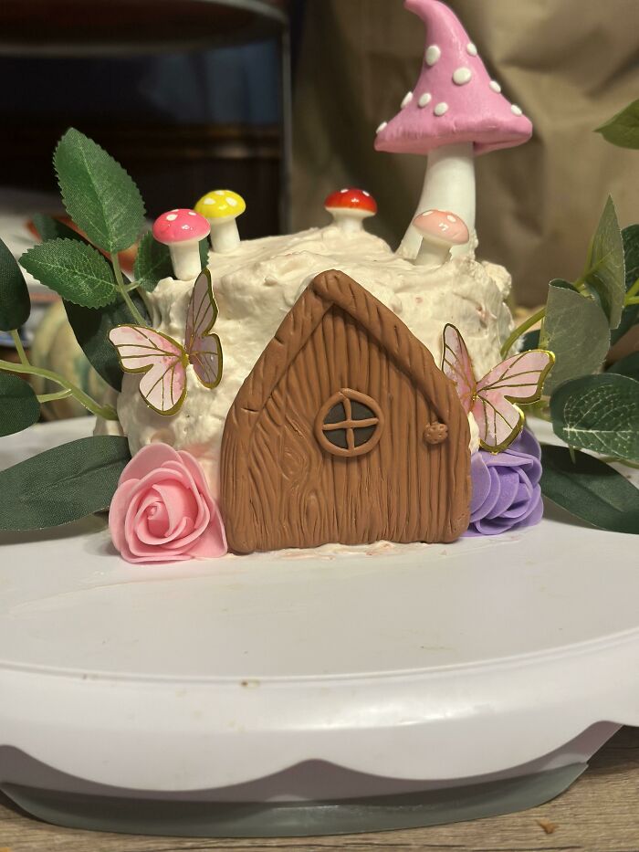 My Little Baby Turned One Today. We Didn’t Have The Money To Spend On An Expensive Smash Cake So I Made It For Her Instead And I’m Pretty Happy With How It Turned Out!
