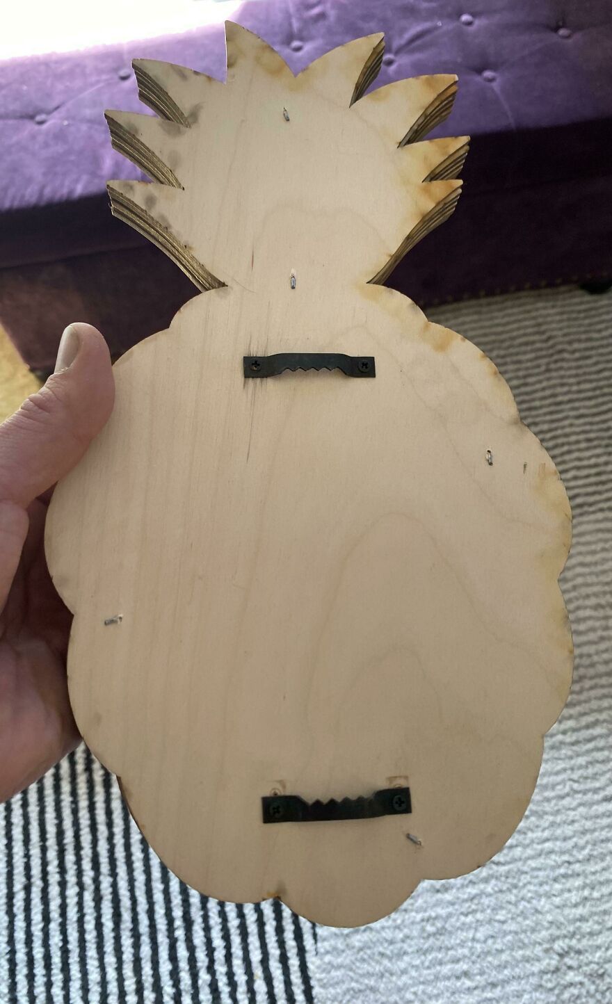 Pineapple Wall Art Has Two Hanger Options