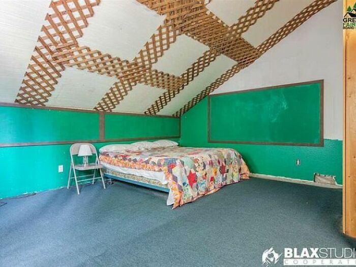 Lattice On The Ceiling, Pink Champagne On Ice