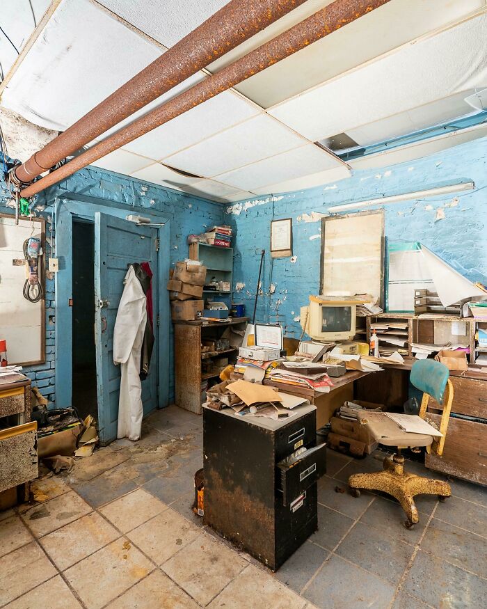 Found An Old Office With Everything Left Behind Tucked Away In The Basement Of An Abandoned State Hospital. [oc]