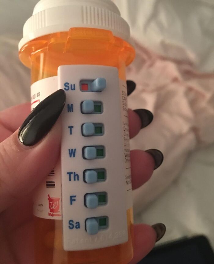 Never Miss A Dose With The 5-Pack Reusable 7-Day Pill Trackers: Simplify Your Medication Routine