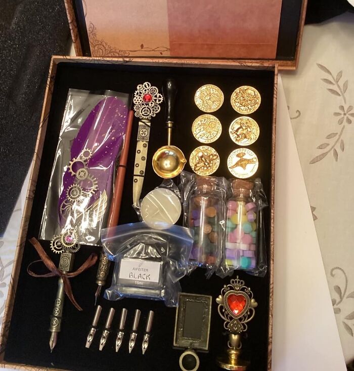 No More Boring Letters Or Cards! This Aifeiter Blue Feather Pen & Wax Stamp Set Adds A Touch Of Elegance To Every Correspondence