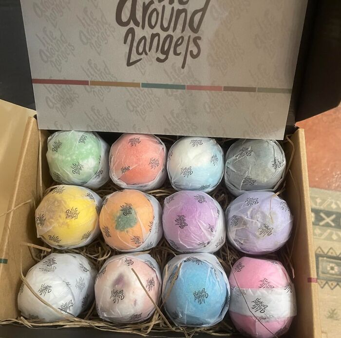Fizz, Bubble, Wow: Perfect Bath Bombs Set To Moisturize & Pamper!