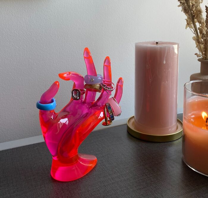 Pretty & Practical: Pink Tescogo Holder For All Your Jewelry Display Needs!