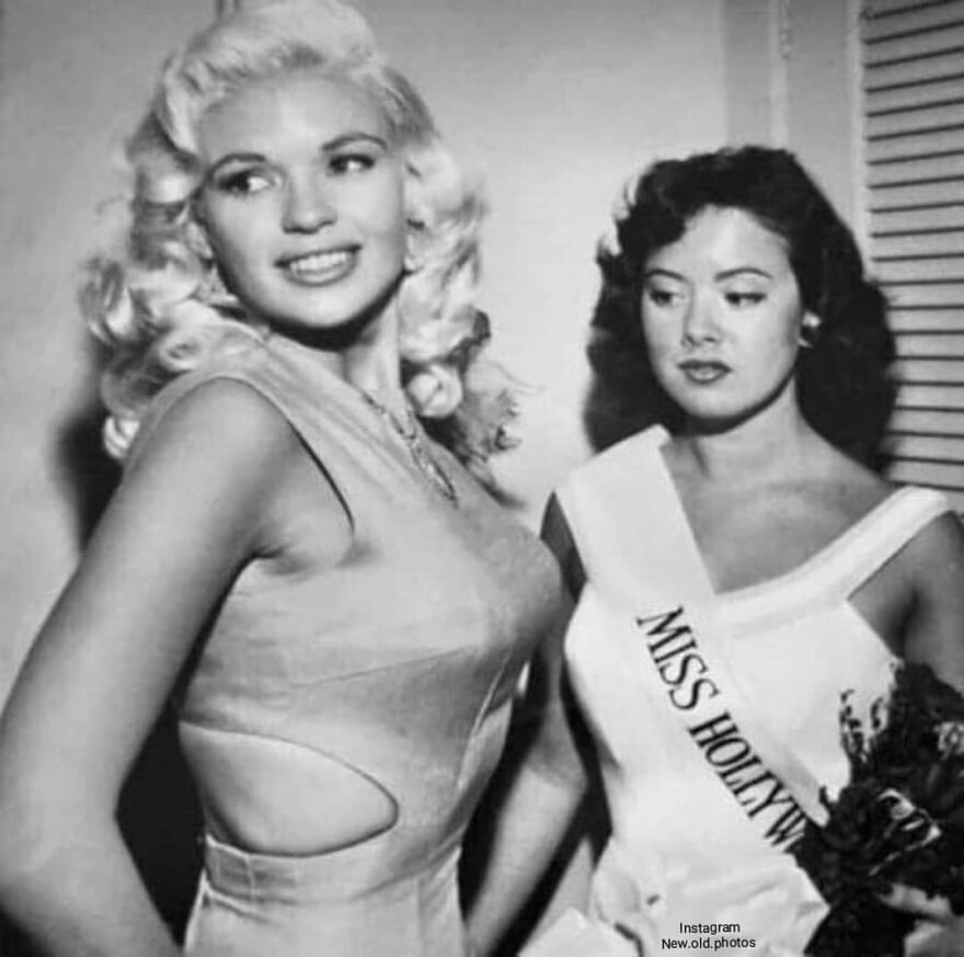 Jayne Mansfield Striking A Pose And Ready For The Camera With " Miss Hollywood Of 1957 "
facebook " Group "
vintage / History Of Everything & Weird Facts
................................... ................................
.
.
.
.
#jayne #jaynemansfield #miss #missholly #misshollywood #1957 #hollywood #50s
#striking #fifties #pose #1950s #hollywoodphotography #hollywoodpictures #jaynemansfieldfan #lostpic
...................................
.
.
.
.
.
