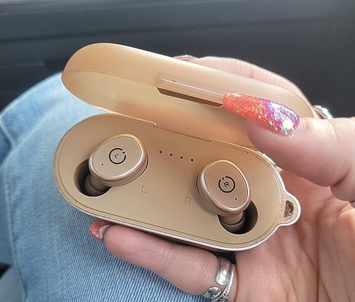 Experience Freedom And Convenience With Wireless Earbuds