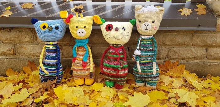 Cats, Giraffe, Llama