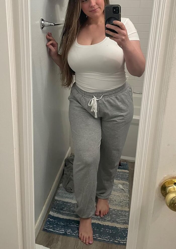 Slouchy Meets Chic: Women's Baggy Sweatpants - Embrace The Flopportunity!