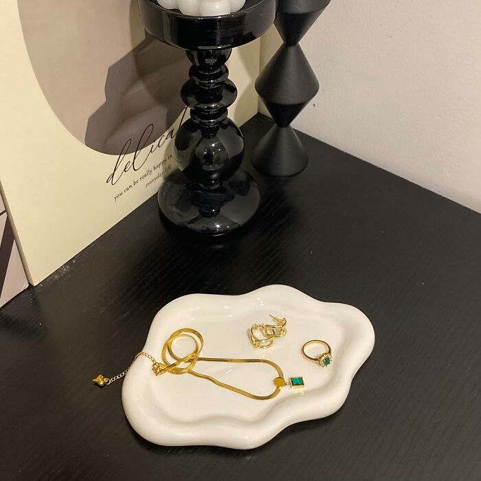 Organize In Style: Cute Ceramic Tray For All Your Precious Trinkets & Rings!