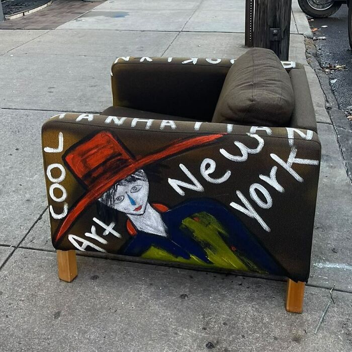 Art On Stoops Has Been Controversial On Here! How We Feeling About This One? 148 Frost 