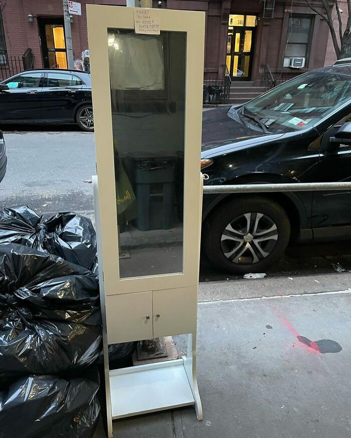 Happy New Years, Stoopers!! 340 E. 84 Street Between 1st And 2nd Ave 